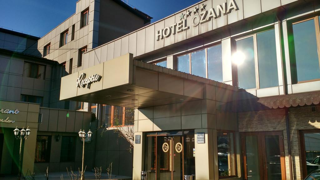 Hotel Ozana Bistrita  Ngoại thất bức ảnh