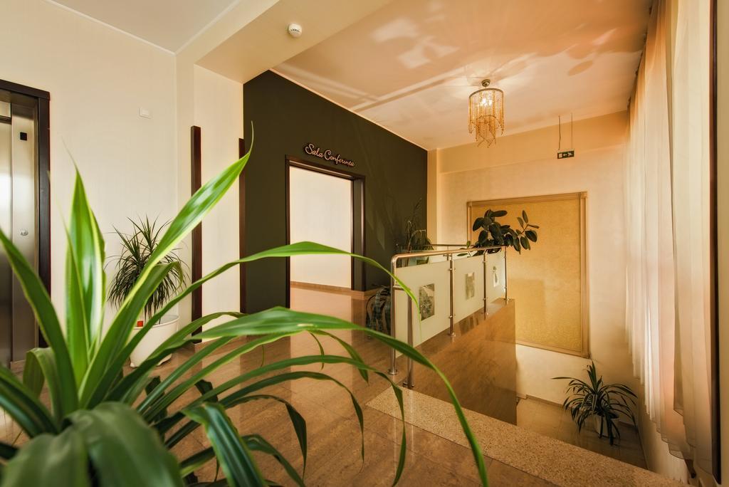 Hotel Ozana Bistrita  Ngoại thất bức ảnh