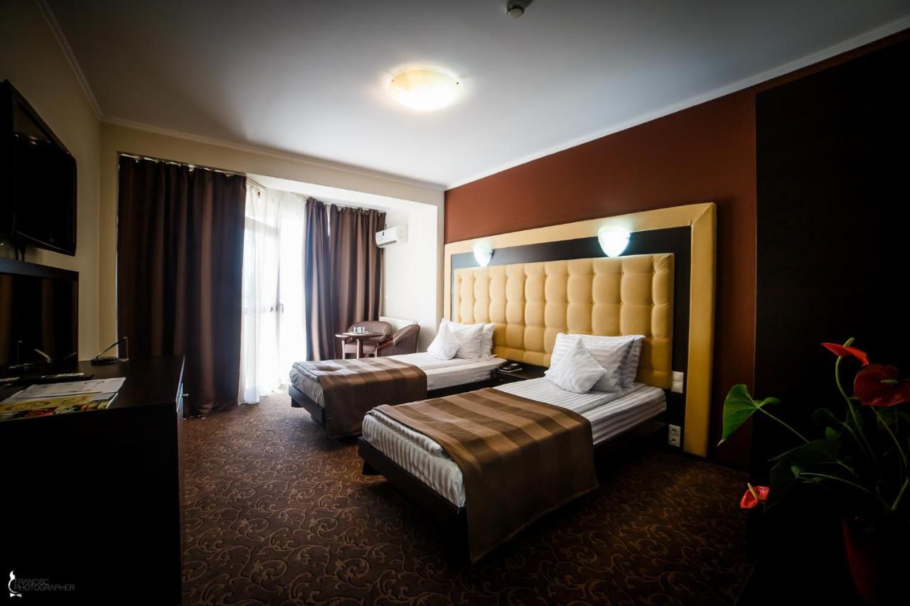 Hotel Ozana Bistrita  Ngoại thất bức ảnh